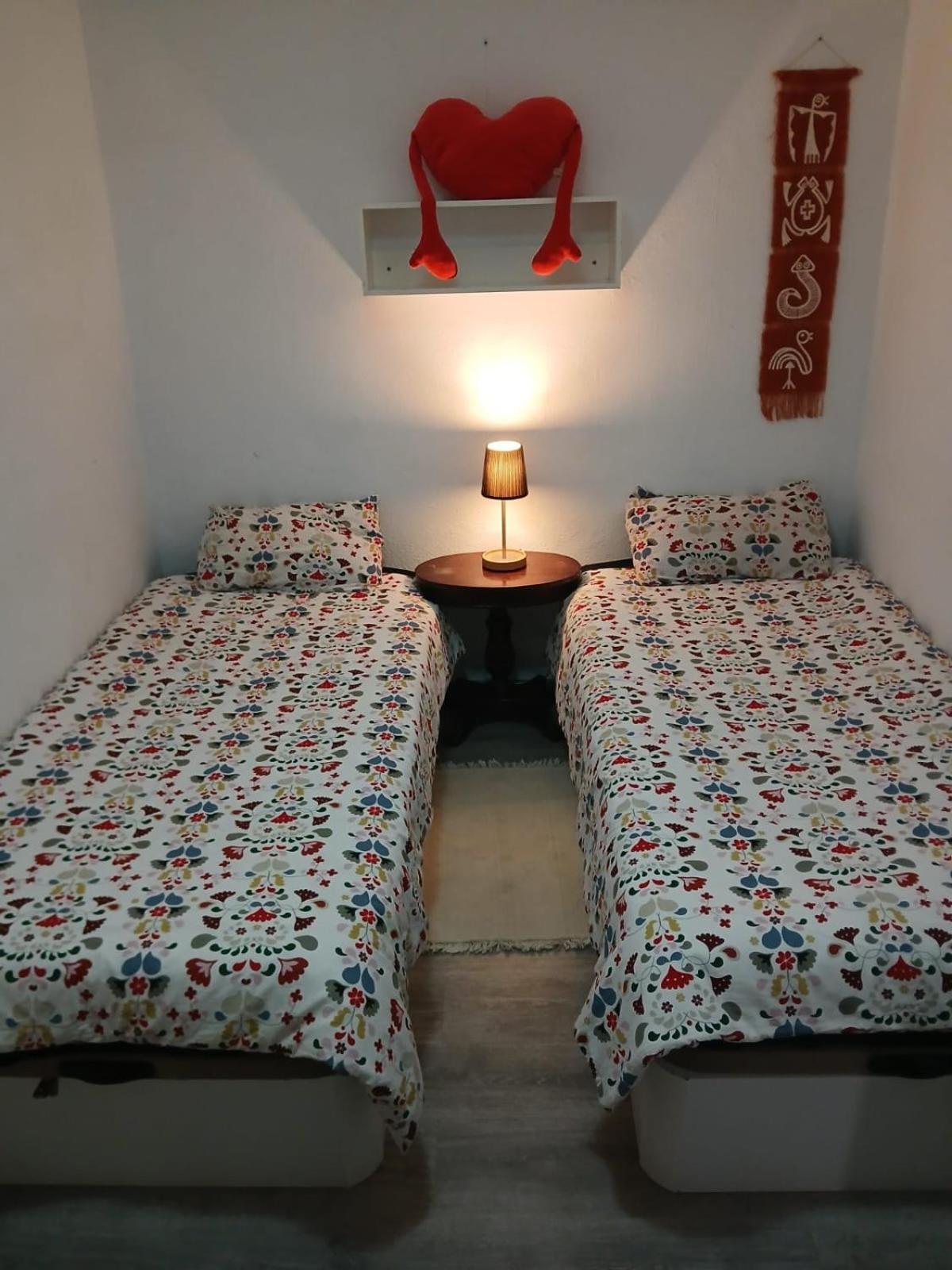 Piso Para 4 Con 2 Parking En Casco Historico De Zaragoza 2 Noches Minimo Exterior foto