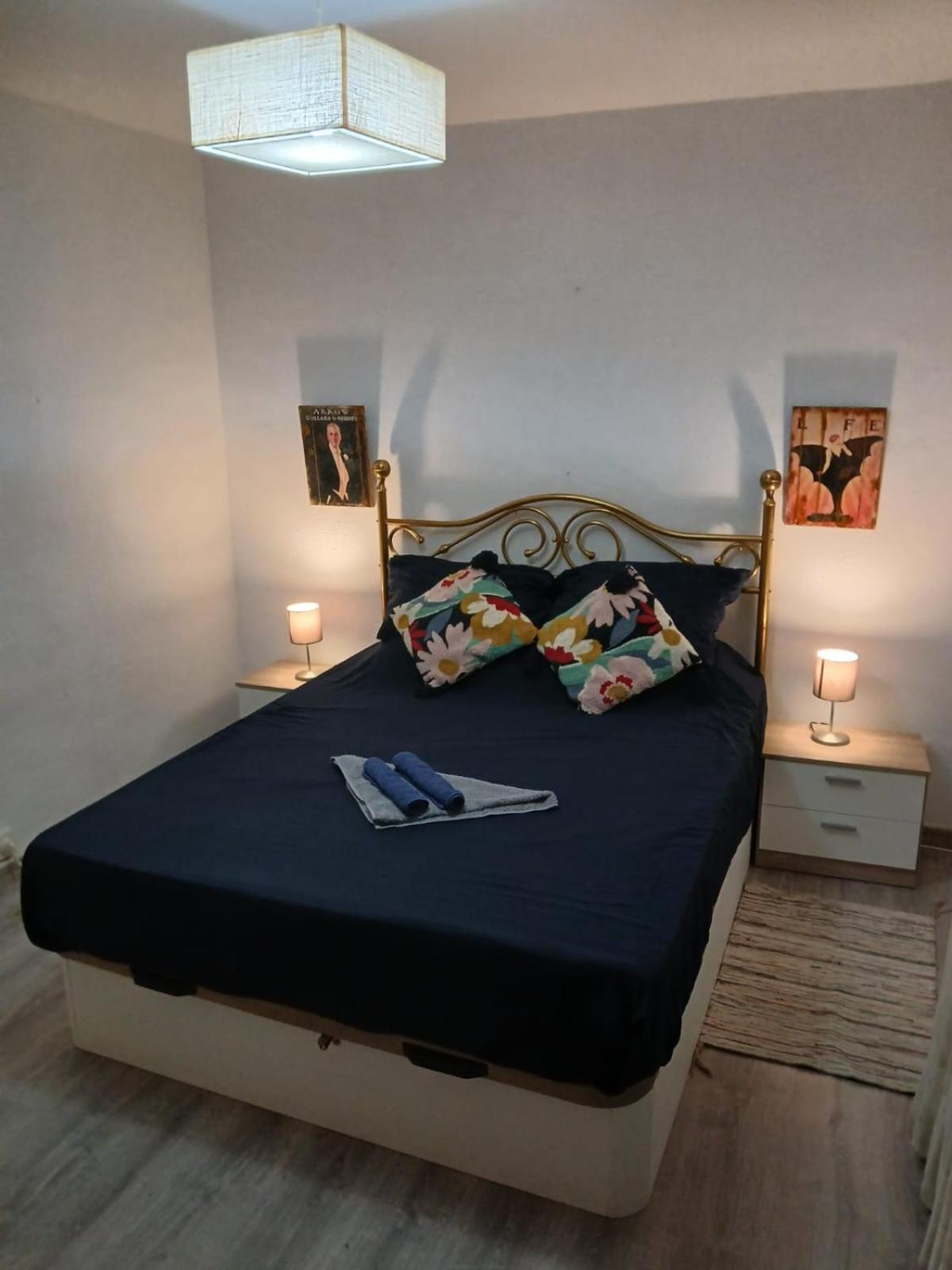 Piso Para 4 Con 2 Parking En Casco Historico De Zaragoza 2 Noches Minimo Exterior foto